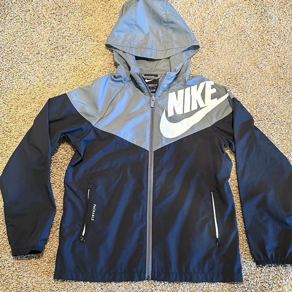 Boys Nike Sportswear Windrunner. Medium. Like new. Clean. Very thin material.